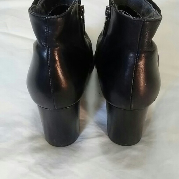 ENZO ANGIOLINI ankle booties. - Picture 5 of 6